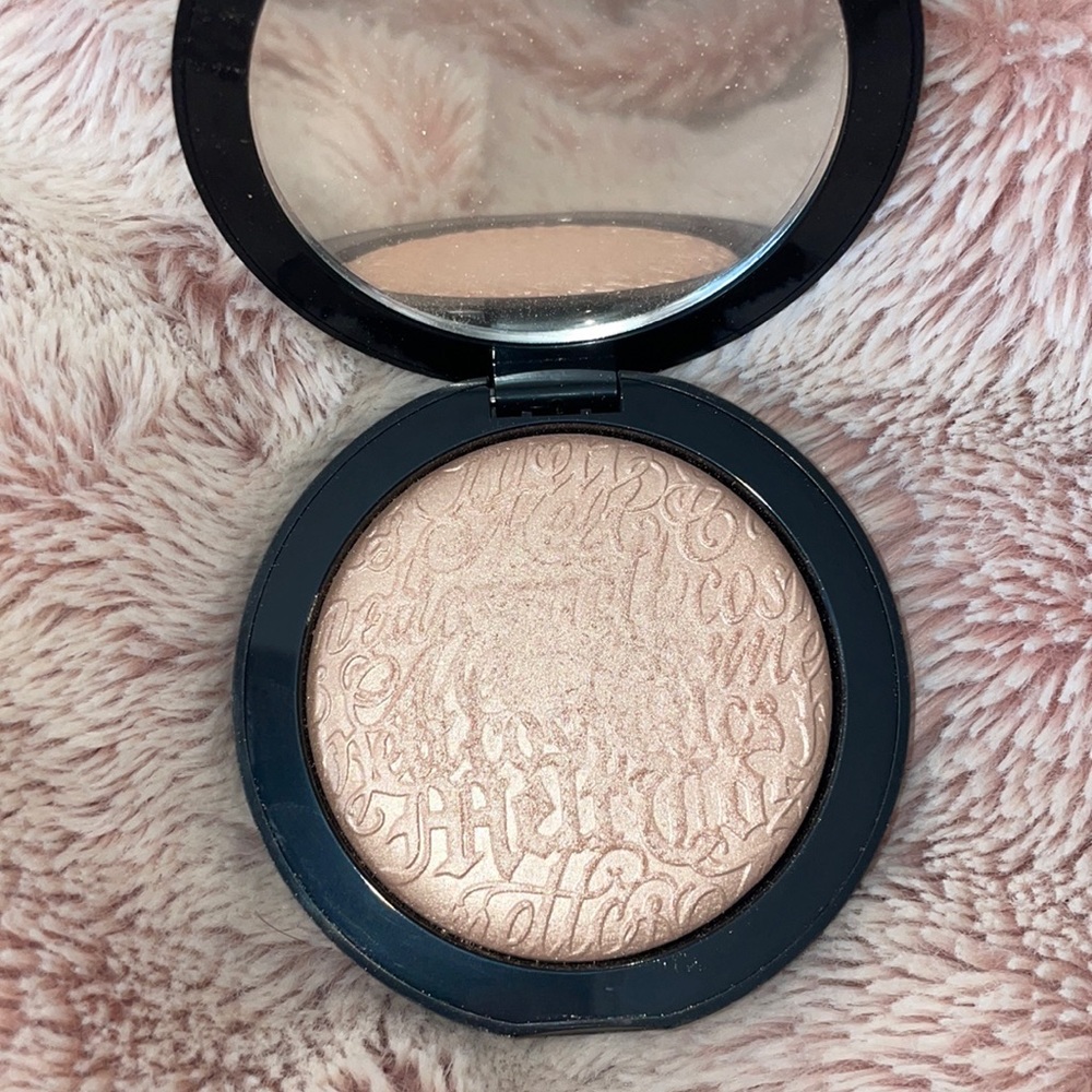 Melt digital dust highlighter